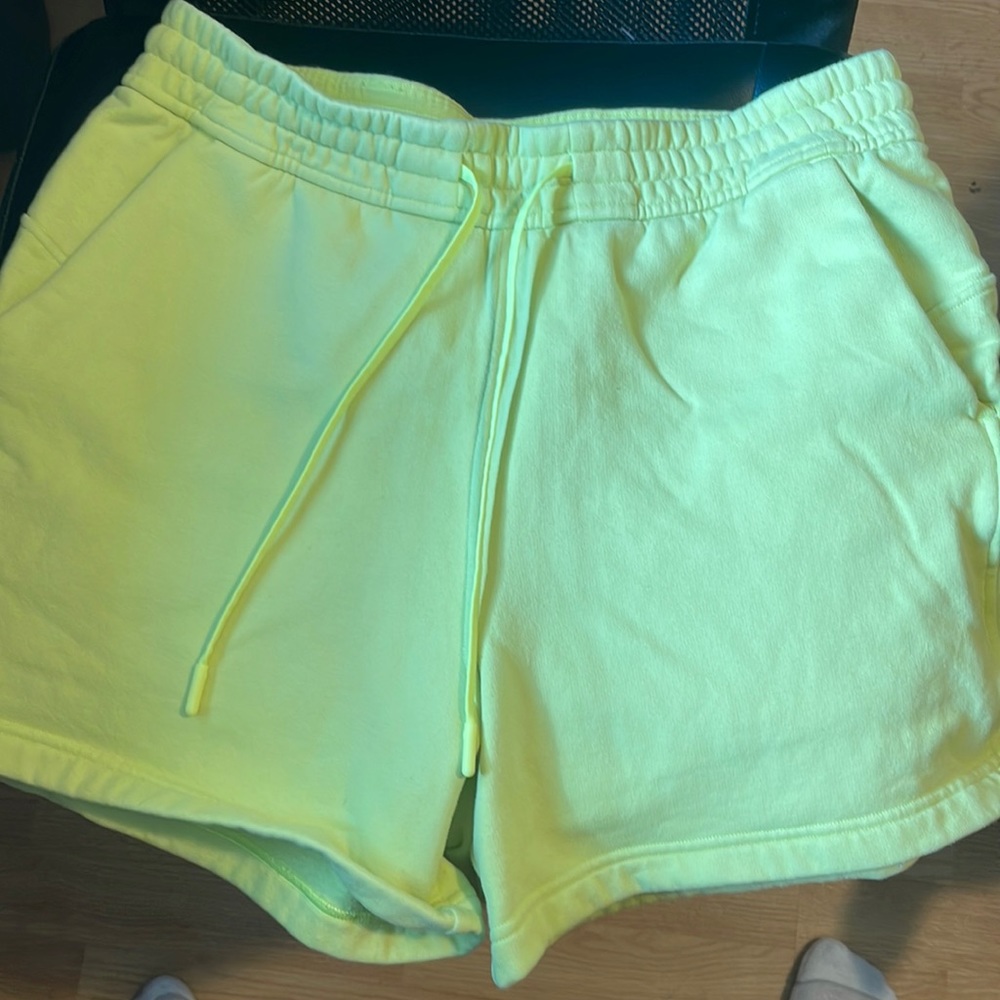 lululemon sweat shorts in faded zap